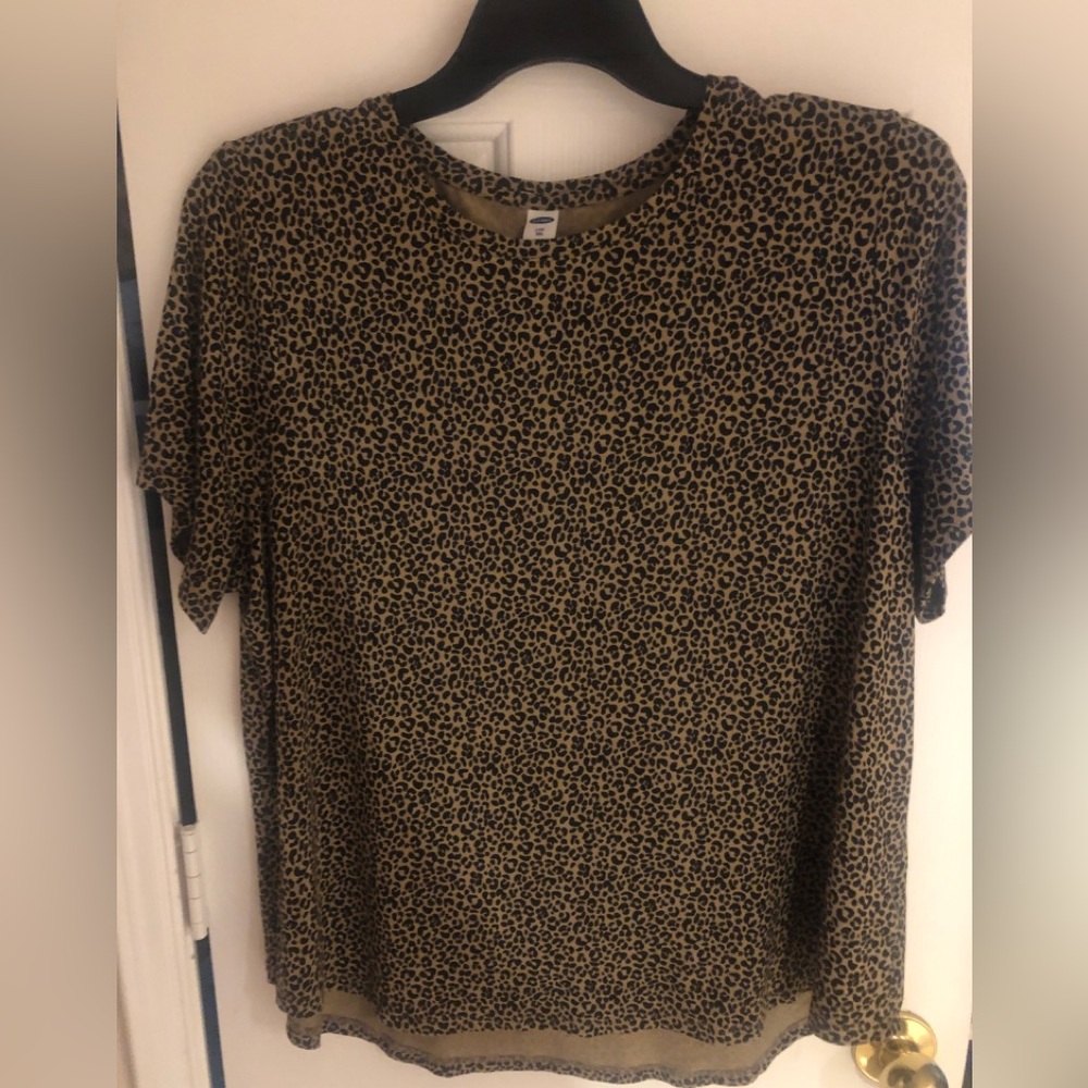 Women’s size XXL Old Navy Animal Print top. Great used condition.